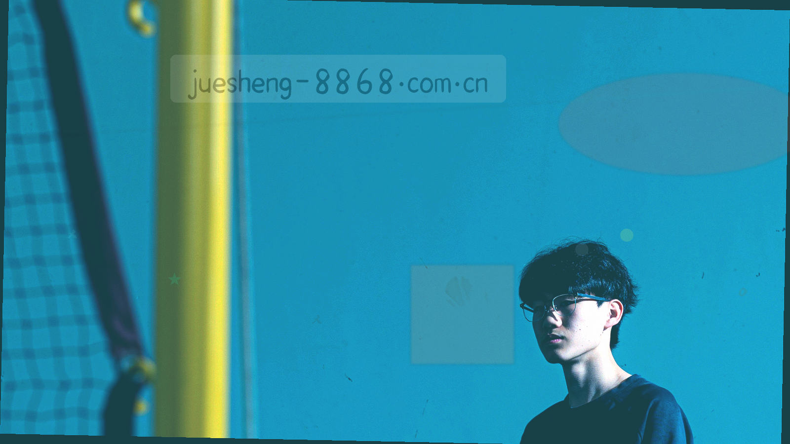 体育场弧形线条与网格叠加